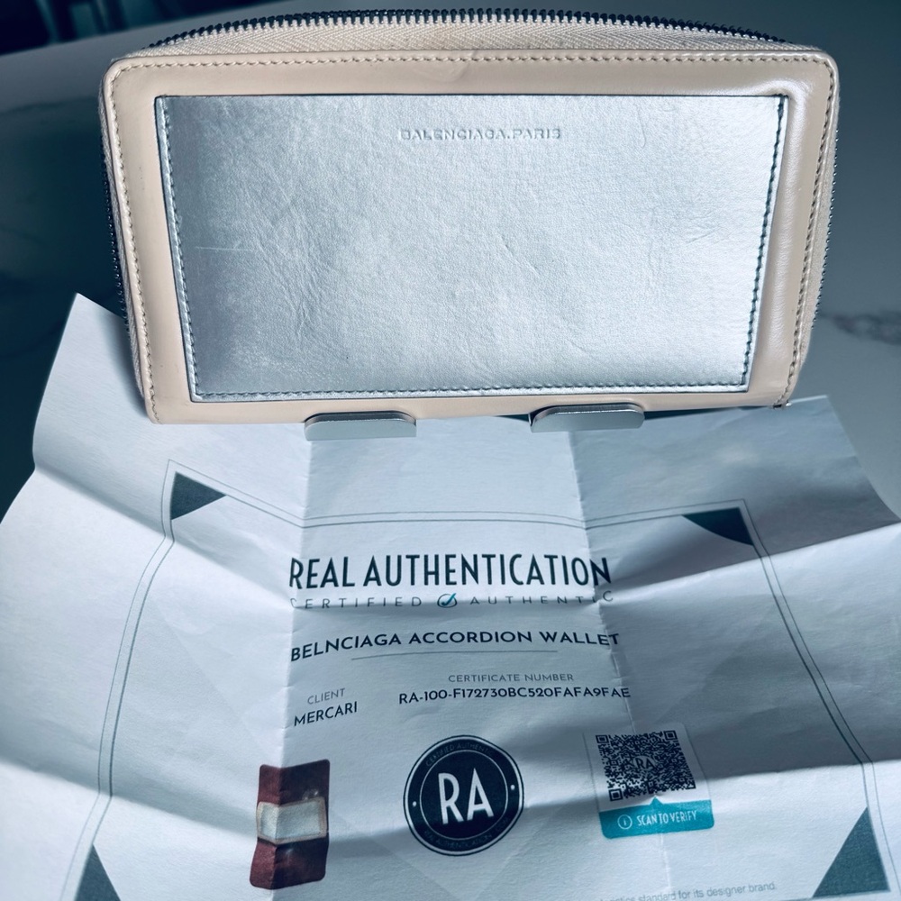 Balenciaga Classic Lambskin Continental Zip Wallet Cream Silver Hardware - Picture 3 of 13